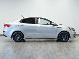 2016 Kia Rio III Рестайлинг, серебристый, 799000 рублей, вид 5