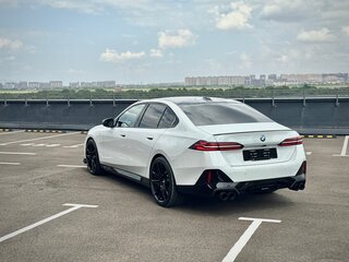 2025 BMW 5 серии 520i VIII (G60/G61/G68), белый, 7100000 рублей, вид 3