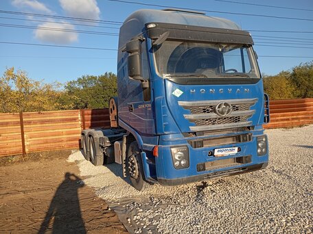 2023 IVECO-Hongyan 6x4 (CQ4256), синий, 3247595 рублей, вид 2