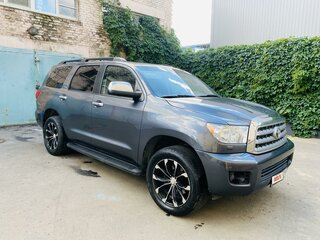 2011 Toyota Sequoia II, серый, 4480000 рублей, вид 3