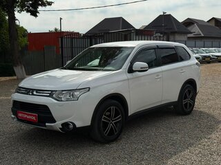 2014 Mitsubishi Outlander III Рестайлинг, белый, 1550000 рублей, вид 2
