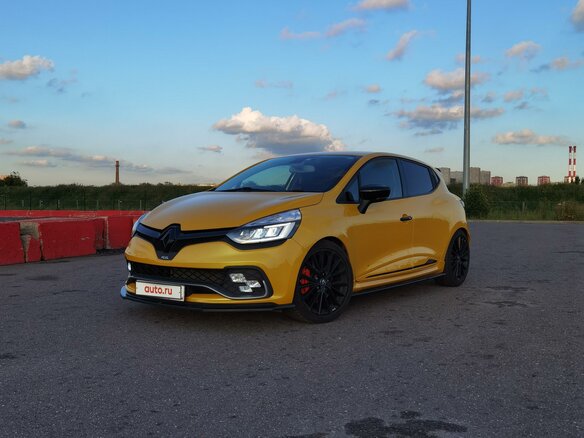 2018 Renault Clio RS IV Рестайлинг, жёлтый, 2200000 рублей - вид 1