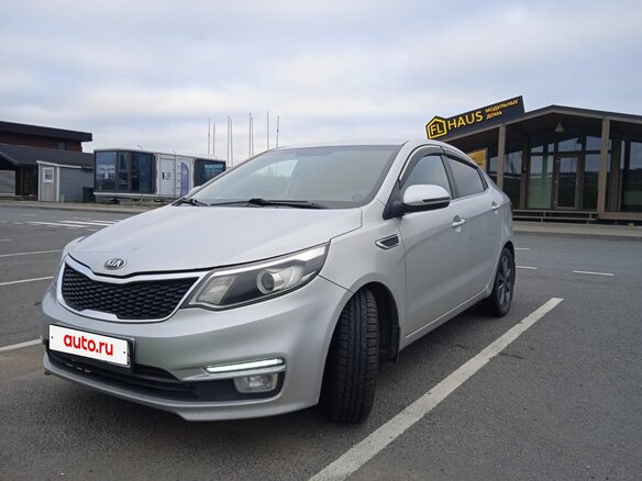 2015 Kia Rio III Рестайлинг, серебристый, 1350000 рублей