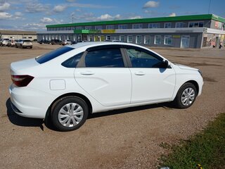 2024 Lada (ВАЗ) Vesta I Рестайлинг (NG), белый, 1250000 рублей, вид 2