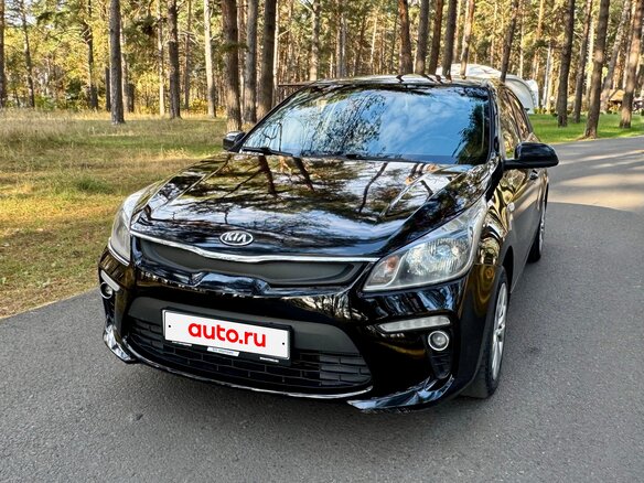 2019 Kia Rio IV, чёрный, 1060000 рублей - вид 1