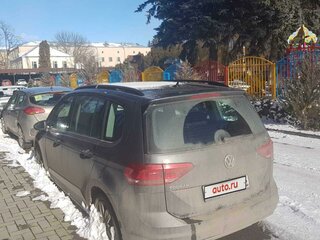 2016 Volkswagen Touran II, серый, 1900000 рублей, вид 5