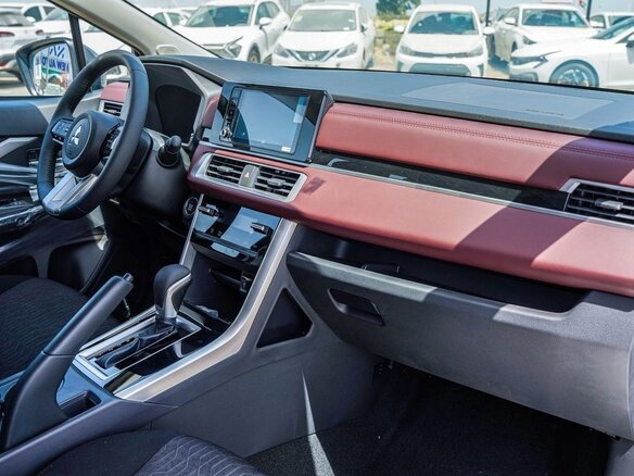 2025 Mitsubishi Xpander Cross I Рестайлинг 2, серебристый, 2850000 рублей - вид 14