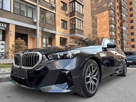 2024 BMW 5 серии 523d VIII (G60/G61/G68), серый, 7120000 рублей, вид 3