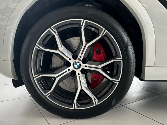 2024 BMW X6 30d III (G06) Рестайлинг, белый, 15500000 рублей - вид 11