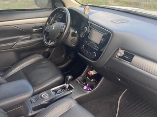 2015 Mitsubishi Outlander III Рестайлинг 2, белый, 1800000 рублей, вид 4