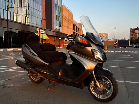 2002 Suzuki Burgman (SkyWave) 650, серебристый, 320000 рублей, вид 2
