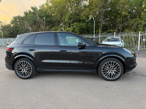 2021 Porsche Cayenne III, чёрный, 7500000 рублей - вид 1