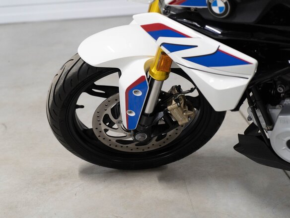 2018 BMW G 310 R, белый - вид 9