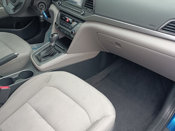 2017 Hyundai Elantra VI (AD), синий, 1450000 рублей - вид 8