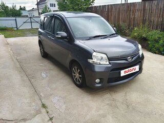 2011 Toyota Sienta I Рестайлинг 2, серый, 780000 рублей, вид 3