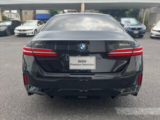 2024 BMW 5 серии 523d xDrive VIII (G60/G61/G68), чёрный, 5700000 рублей, вид 3