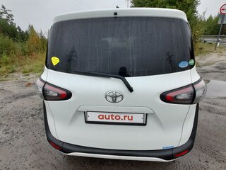 2017 Toyota Sienta II, белый, 1600000 рублей, вид 4