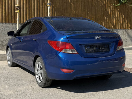 2011 Hyundai Solaris I, синий, 700000 рублей, вид 4