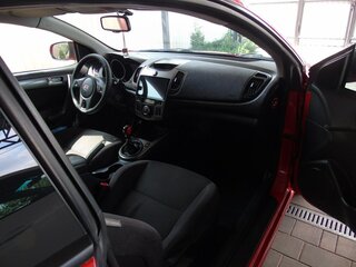 2010 Kia Cerato Koup II, красный, 750000 рублей, вид 4
