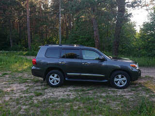 2013 Toyota Land Cruiser 200 Series Рестайлинг 1, серый, 4700000 рублей, вид 4