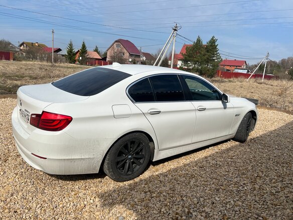 2013 BMW 5 серии 520i VI (F10/F11/F07), белый, 2000000 рублей - вид 5