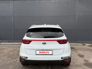 2018 Kia Sportage IV Рестайлинг, белый, 1700000 рублей, вид 3