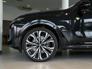 2025 BMW X7 M60i I (G07) Рестайлинг, чёрный, 18500000 рублей, вид 5