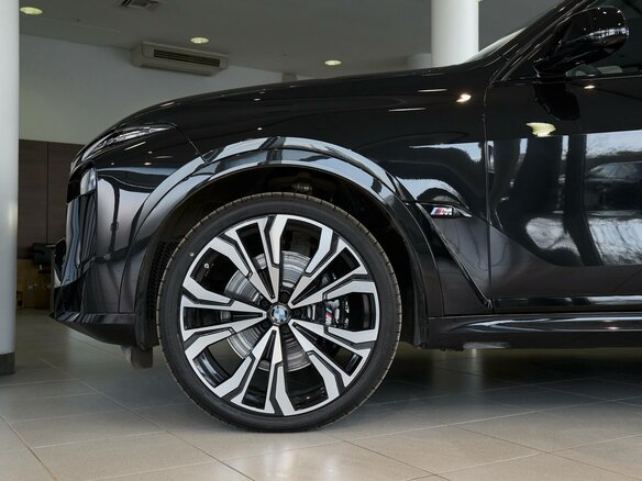 2025 BMW X7 M60i I (G07) Рестайлинг, чёрный, 18500000 рублей - вид 4