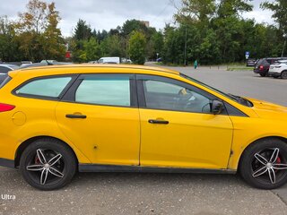 2015 Ford Focus III, жёлтый, 410000 рублей, вид 3