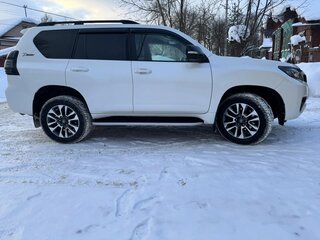 2021 Toyota Land Cruiser Prado 150 Series Рестайлинг 3, белый, 7750000 рублей, вид 2