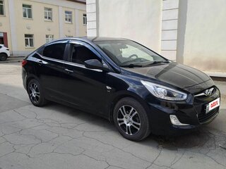2013 Hyundai Solaris I, чёрный, 886000 рублей, вид 2