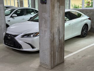 2022 Lexus ES 250 VII Рестайлинг, белый, 6950000 рублей, вид 3