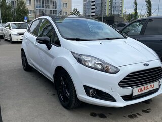 2017 Ford Fiesta Mk6 Рестайлинг, белый, 1100000 рублей, вид 2