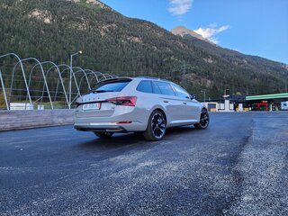 2021 Skoda Superb III Рестайлинг, серый, 3300000 рублей, вид 2