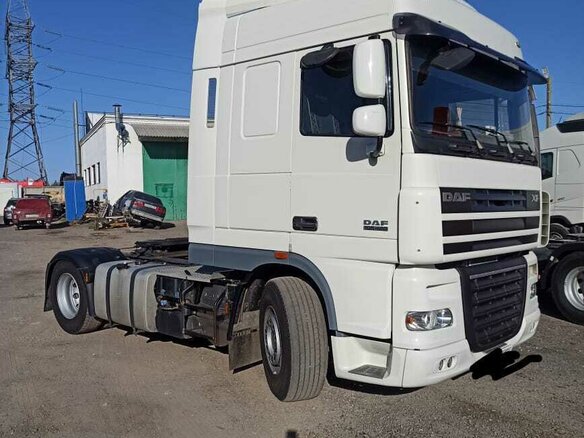 2017 DAF XF 105, белый, 7000000 рублей - вид 3