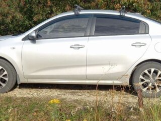 2018 Kia Rio IV, серебристый, 1400000 рублей, вид 4