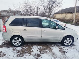 2010 Opel Zafira B Рестайлинг, бежевый, 900000 рублей, вид 3