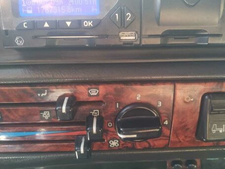 2001 Volvo VNL, синий, 1700000 рублей, вид 4