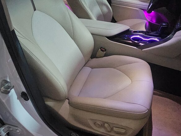 2019 Toyota Camry VIII (XV70), белый, 3750000 рублей - вид 13