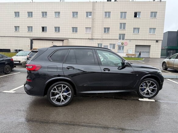 2022 BMW X5 30d IV (G05/G18), чёрный, 8350000 рублей - вид 6