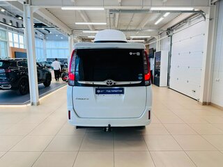 2016 Toyota Esquire I, белый, 1999999 рублей, вид 5