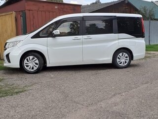 2018 Honda Stepwgn V Рестайлинг, белый, 1966000 рублей, вид 4