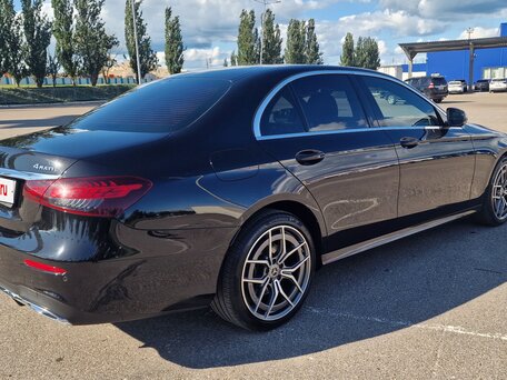2021 Mercedes-Benz E-Класс 200 V (W213, S213, C238) Рестайлинг, чёрный, 4100000 рублей, вид 4