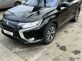 2019 Mitsubishi Outlander III Рестайлинг 3, чёрный, 2250000 рублей, вид 2