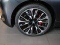 2025 BMW iX M70 I (I20) Рестайлинг, серый - вид 3