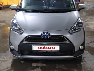 2018 Toyota Sienta II, серебристый, 1400000 рублей, вид 1
