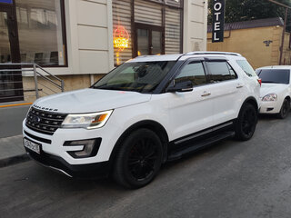2017 Ford Explorer V Рестайлинг, белый, 3000000 рублей, вид 1