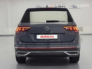 2023 Volkswagen Tiguan II Рестайлинг, серебристый, 2543010 рублей, вид 3