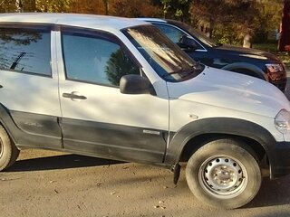 2016 Chevrolet Niva I Рестайлинг, белый, 650000 рублей, вид 2