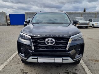 2022 Toyota Fortuner II Рестайлинг, чёрный, 6100000 рублей, вид 1